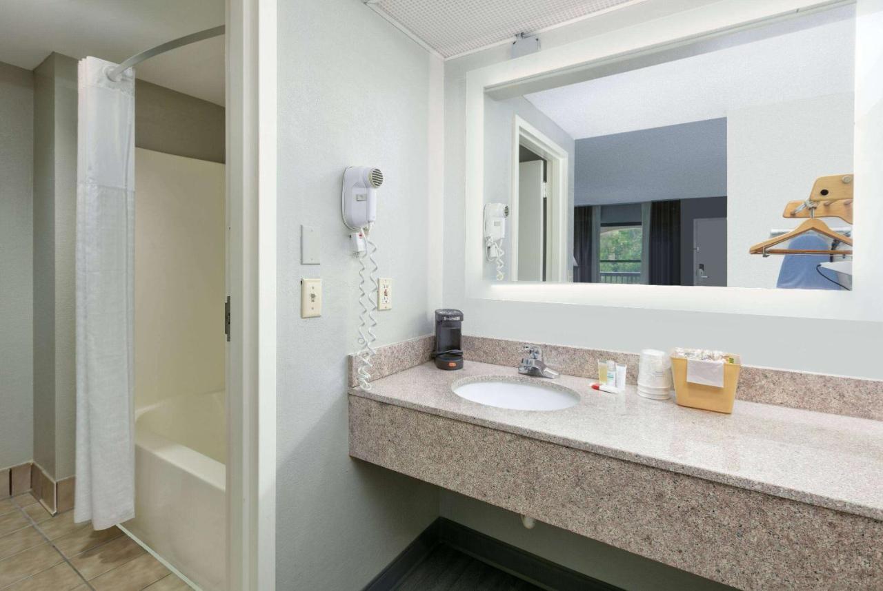 Super 8 By Wyndham Diberville Biloxi Area Zewnętrze zdjęcie