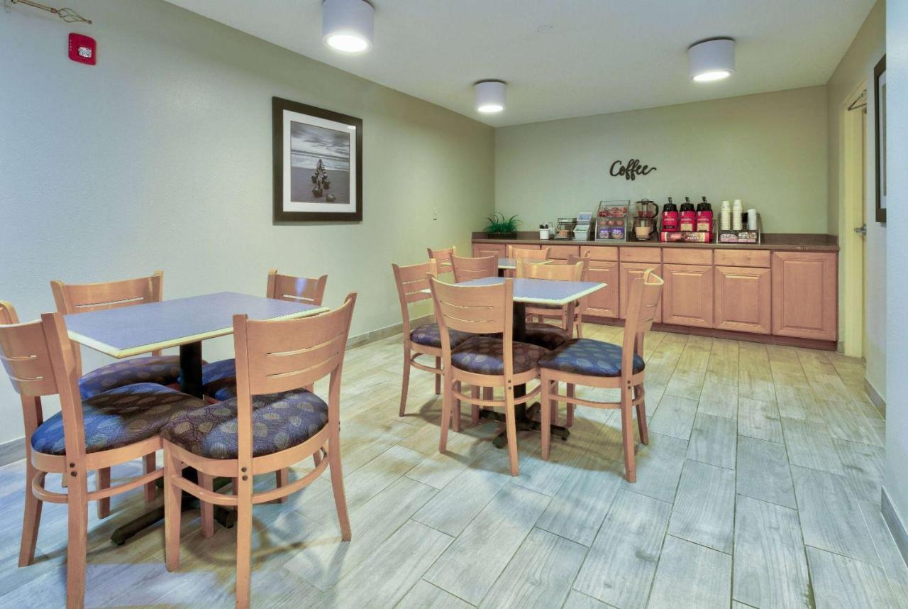 Super 8 By Wyndham Diberville Biloxi Area Zewnętrze zdjęcie