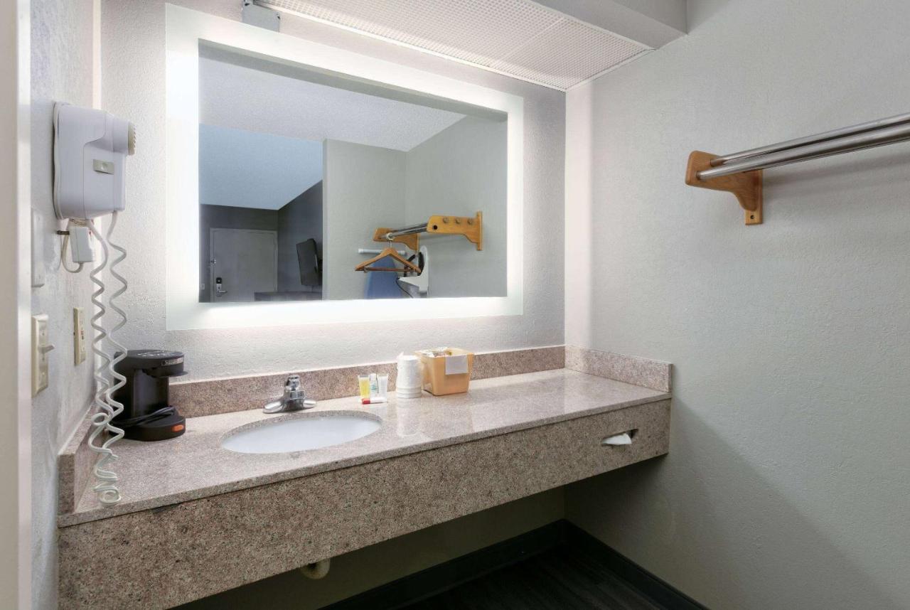 Super 8 By Wyndham Diberville Biloxi Area Zewnętrze zdjęcie