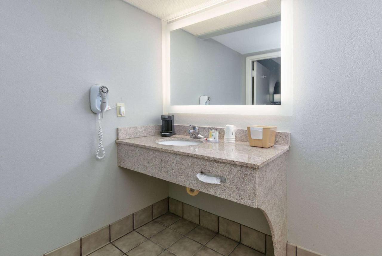 Super 8 By Wyndham Diberville Biloxi Area Zewnętrze zdjęcie